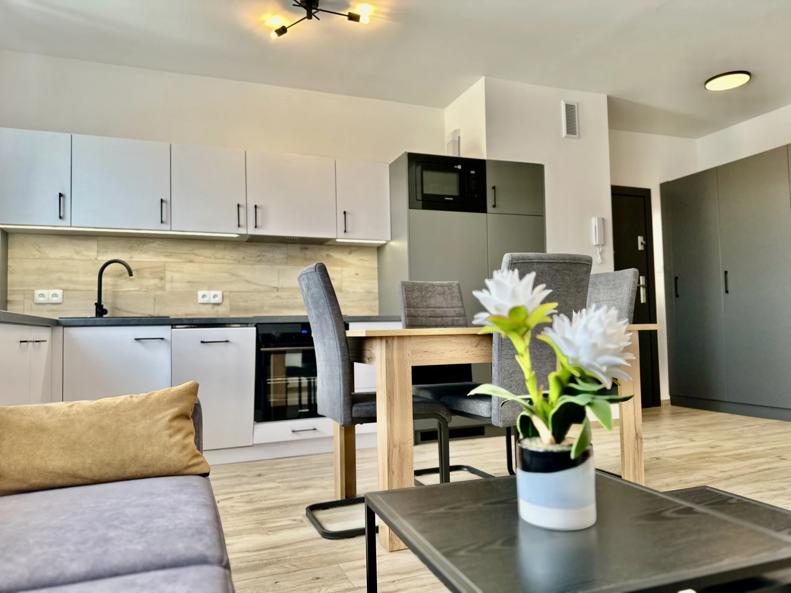 Mieszkanie 3 pokojowe na wynajem, parking , balkon , widoki na Beskidy